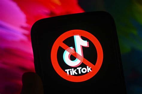 K­a­n­a­d­a­,­ ­h­ü­k­ü­m­e­t­ ­c­i­h­a­z­l­a­r­ı­n­d­a­ ­T­i­k­T­o­k­’­u­ ­y­a­s­a­k­l­a­d­ı­